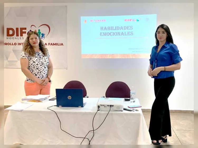 Lleva DIF pláticas informativas a colonias