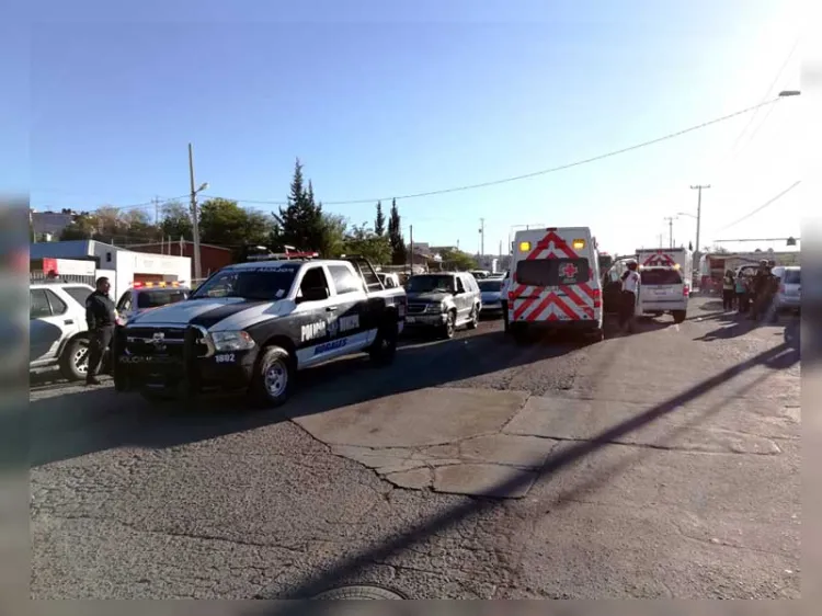 Ocasiona daños a vehículos conductor ebrio