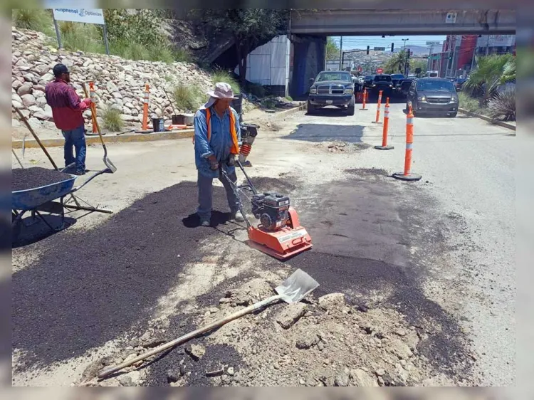 Dan mantenimiento a una parte del bulevar El Greco