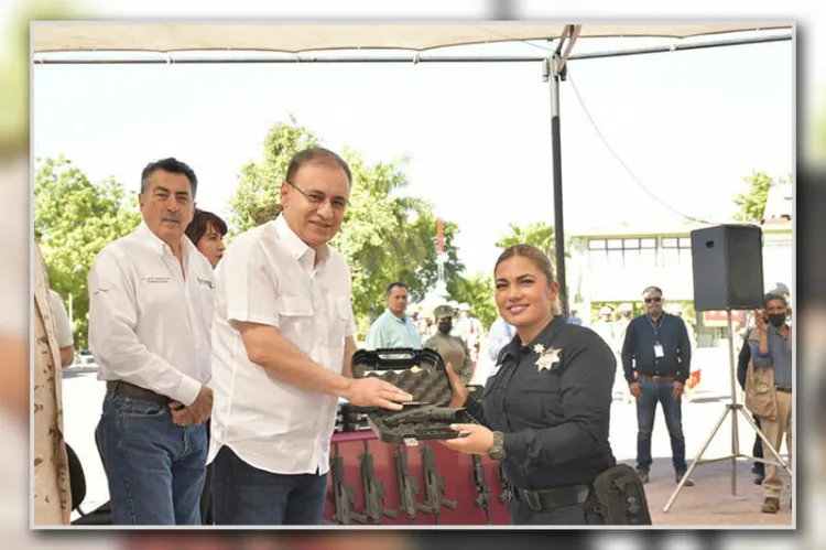 Entrega ADM armamento a policías