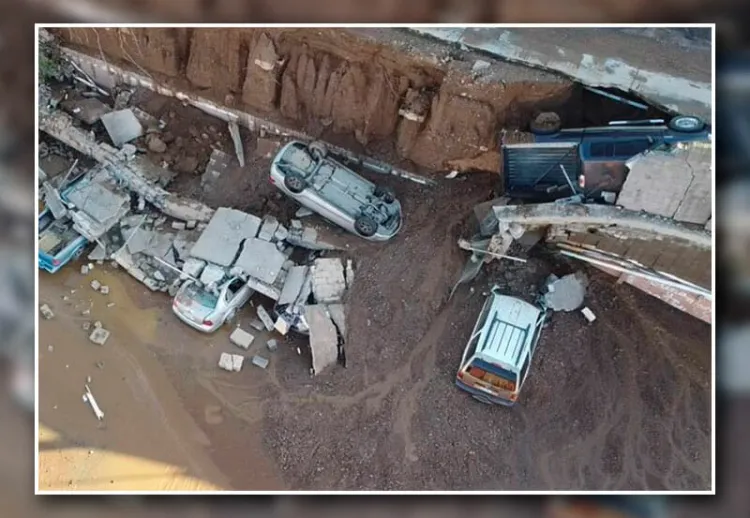 Pagan daños a afectados por socavón