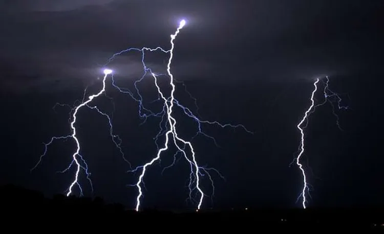 Cae rayo a deportista y muere