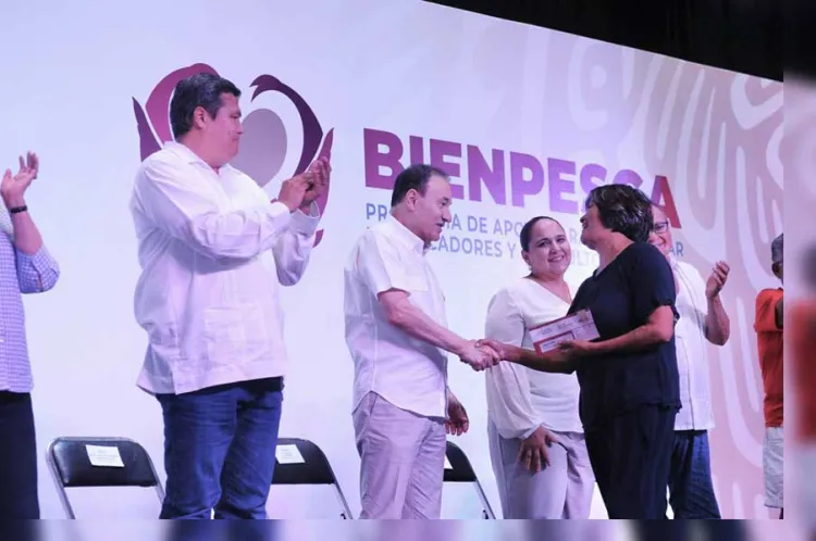 Lleva gobernador apoyos a pescadores de Guaymas