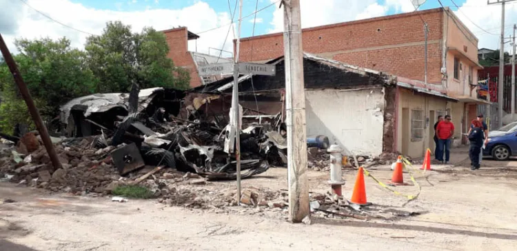 Encuentran antiguo narcotúnel durante demolición de casa