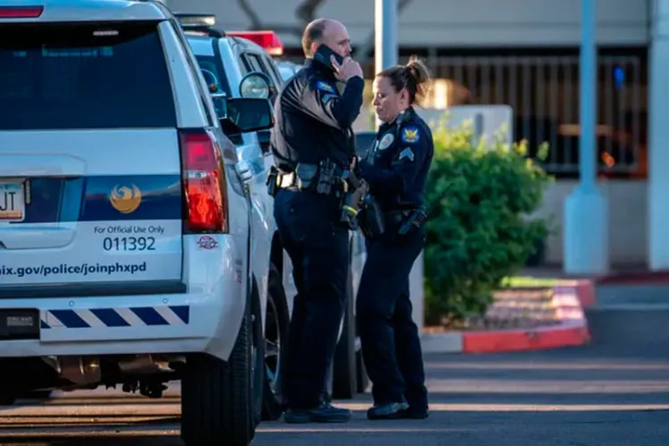Demandan a ley que prohíbe grabar policías de Arizona