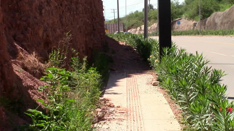 Claman que se retiren escombros