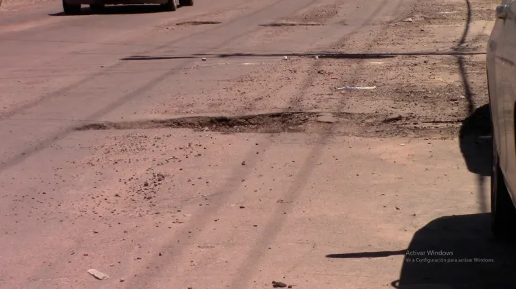 Baches complican vialidad