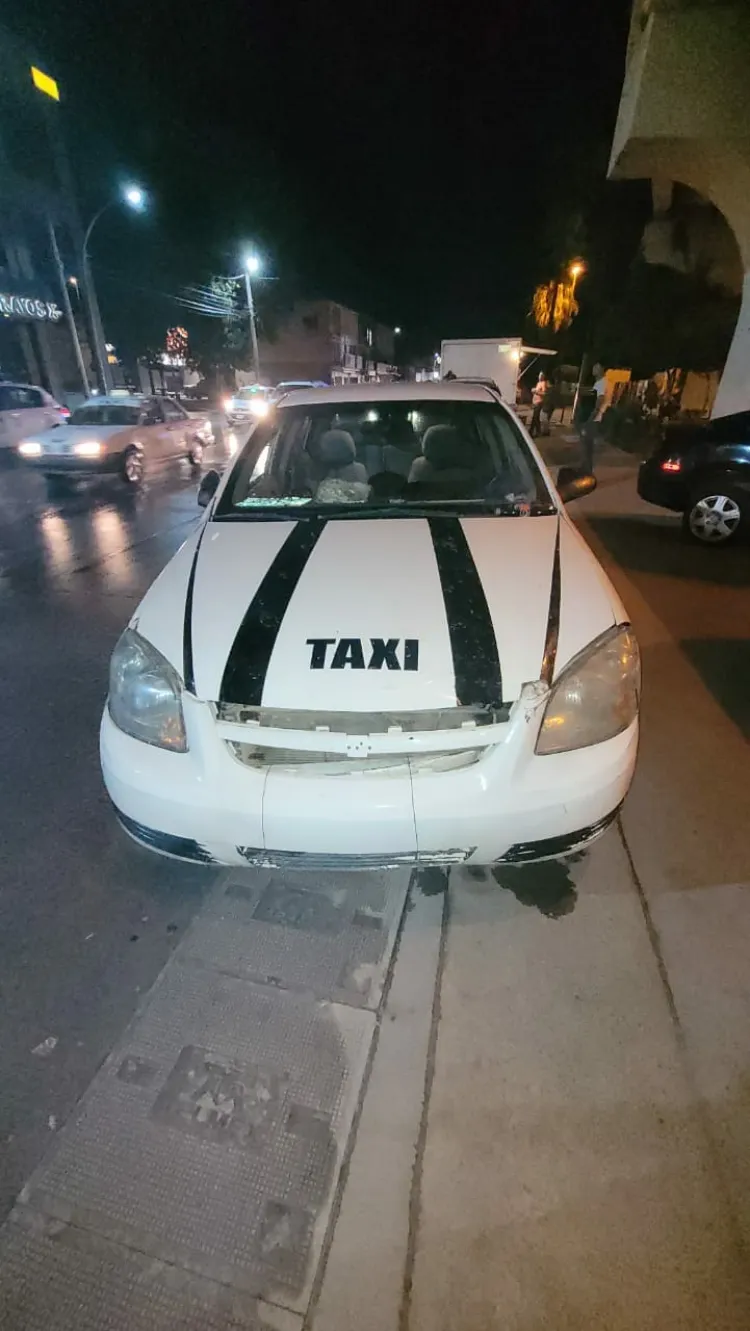 Causa daños en dos carros