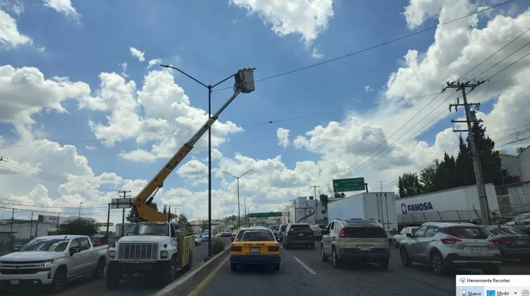 Rehabilitan alumbrado público en la avenida Obregón
