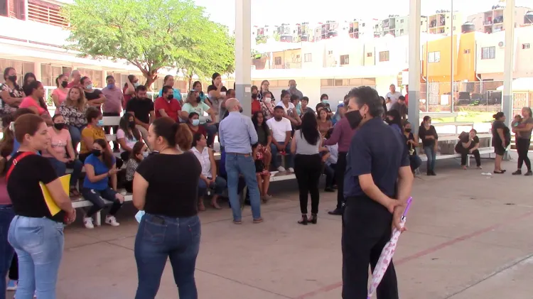 Hallan escuela sin luz ni agua