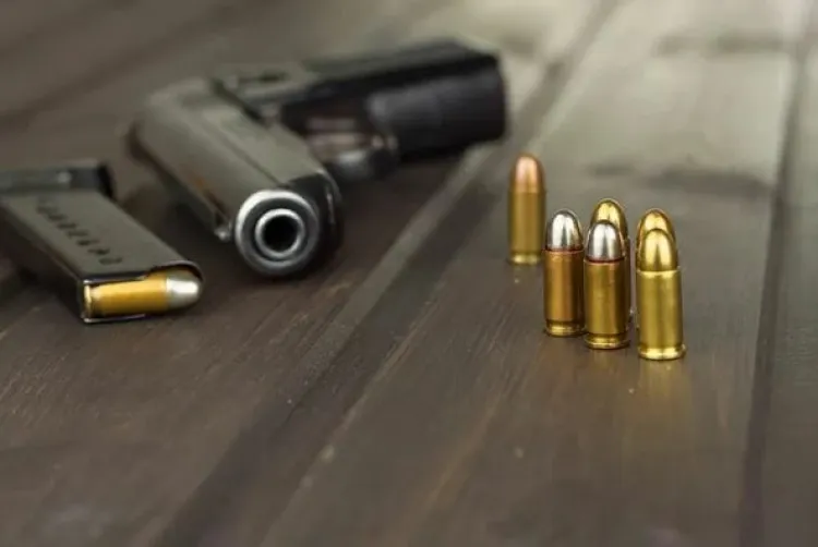 Lleva niño de 7 años dos pistolas a escuela en Arizona