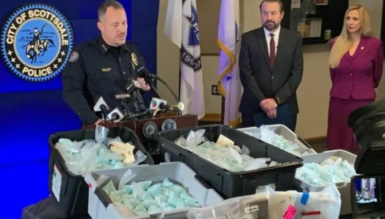 Invade Arizona la “Muerte azul”, causa estragos en la comunidad