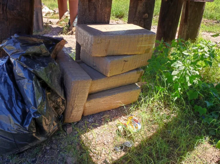 Hallan droga en las vías