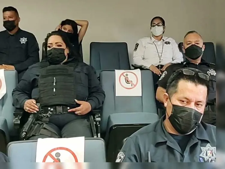 Avanzan 114 policías con estudios de preparatoria