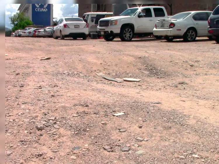 Reportan estudiantes malas condiciones de calle