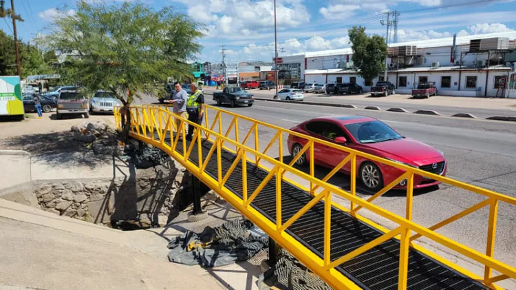 Construyen puente peatonal con recursos del Fopin