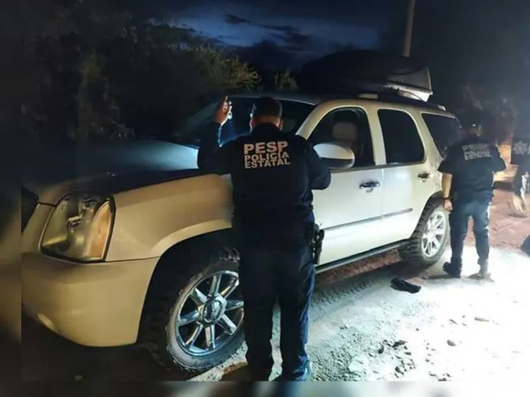 Despojan de vehículo a familia en carretera de Magdalena-Ímuris