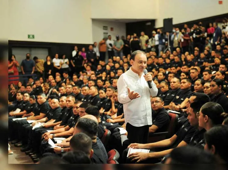 Gradúan 300 cadetes del ISSPE; segunda generación