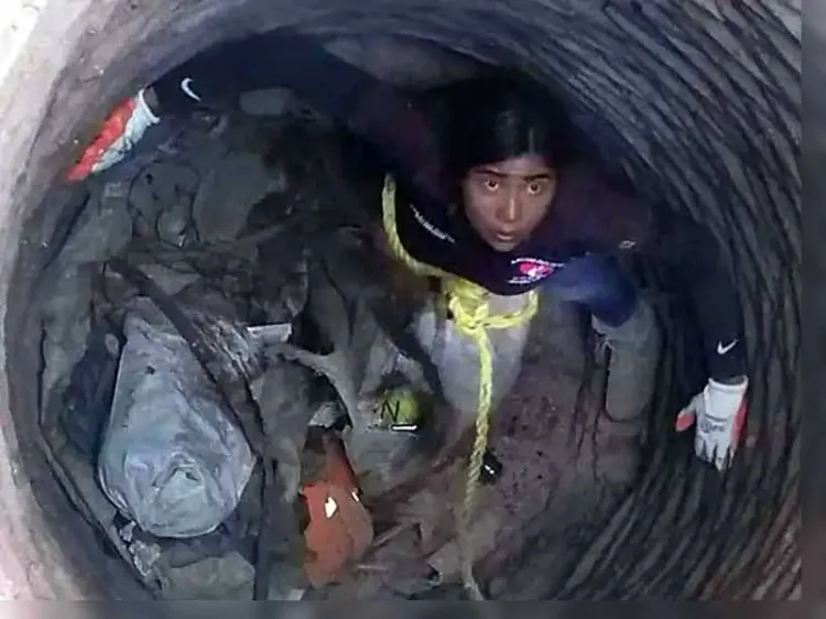 Rastreadora baja a pozo a buscar desaparecidos, la atan a una cuerda