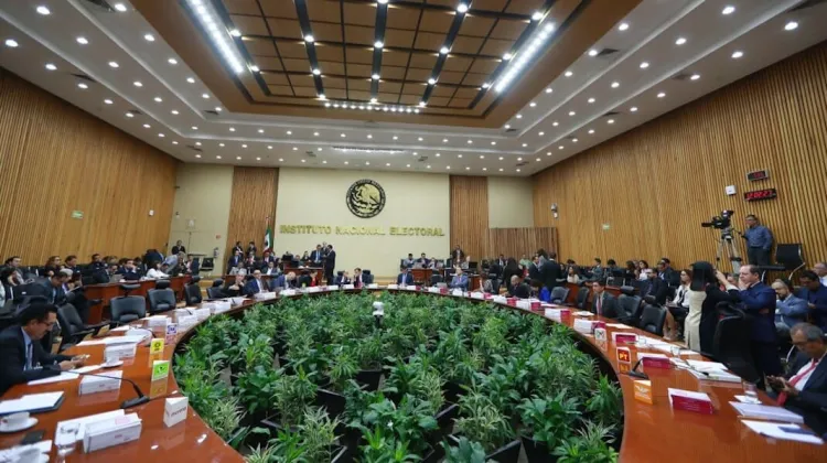 Oficializan “tijerazo” al INE