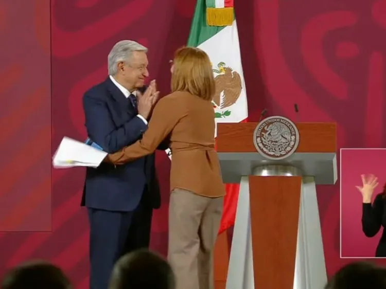 Tatiana Clouthier llora al renunciar a la Secretaría de Economía