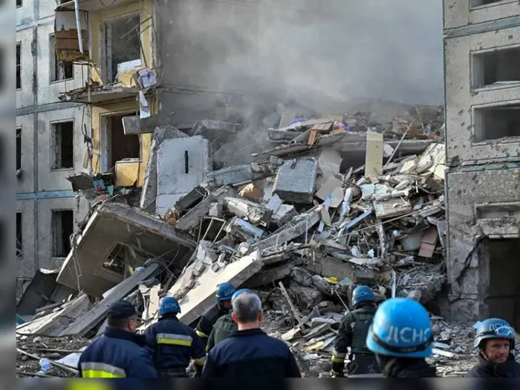 Reporta Ucrania al menos 12 muertos tras bombardeos rusos en Zaporiyia
