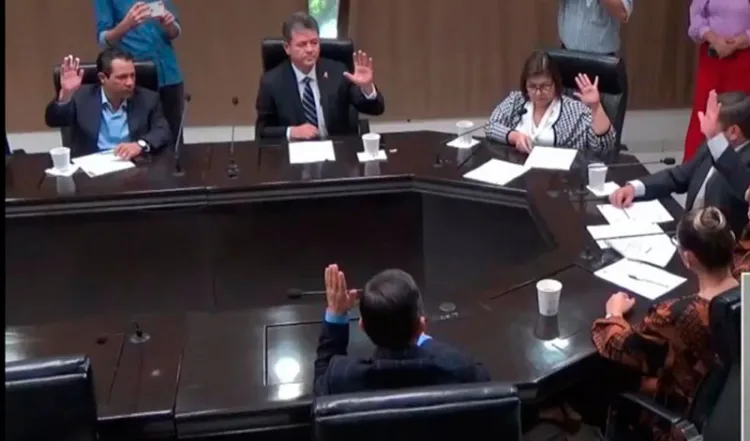 Dictaminan iniciativa del gobernador para limitar otorgar notarías