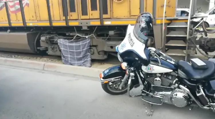 Pierde sus dedos al cruzar por debajo del tren