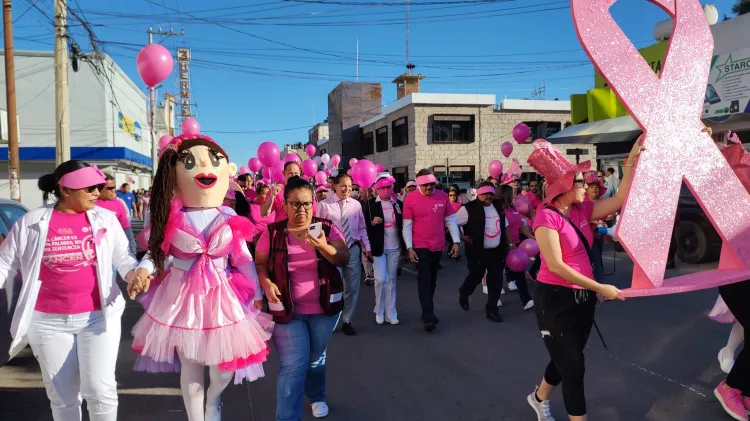 Realizan marcha contra el cáncer de mama