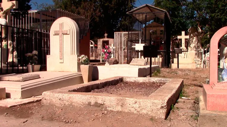 Prohibirán ingresar con bebidas embriagantes a cementerios