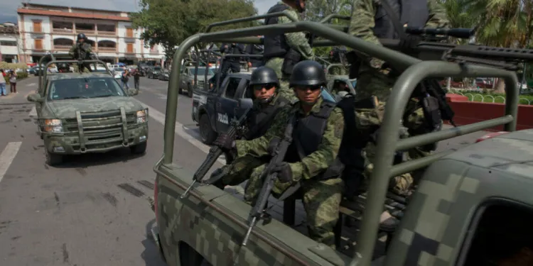 Descarta AMLO que Fuerzas Armadas aspiren al poder