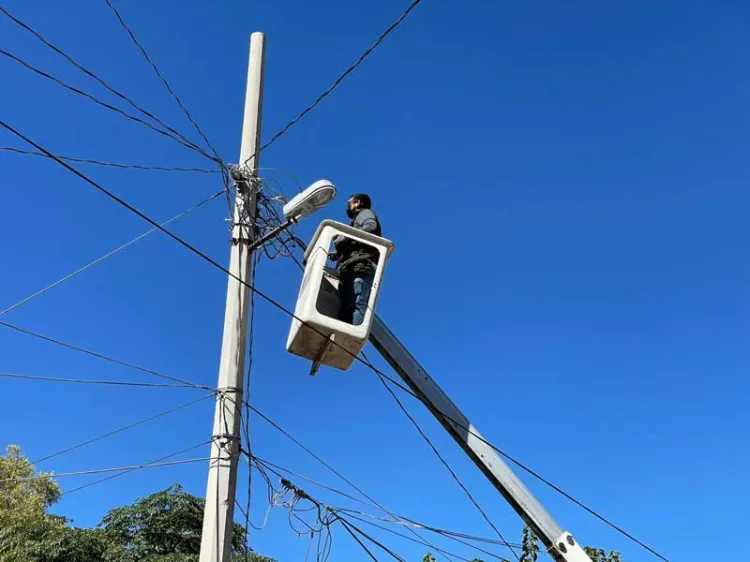 Iluminan 70 calles en colonias de Nogales