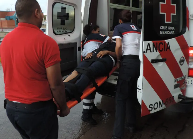 Hospitalizan a mujer ebria luego de ser atropellada