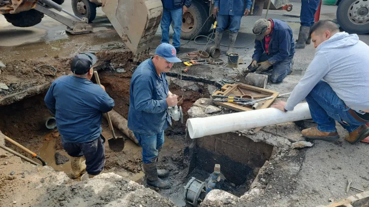 Alertan por reparación de Oomapas en cruce vial