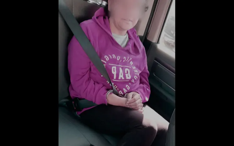 En prisión preventiva madre acusada por maltrato infantil