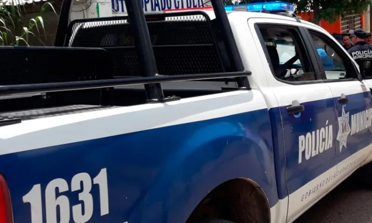 Hacen boquete en vivienda para saquearla