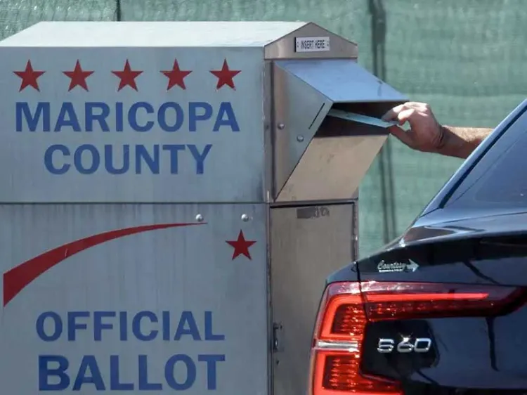 Pintan de azul Arizona