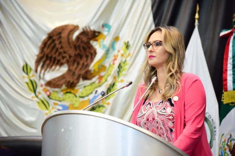 Va Azalia Guevara por transparencia y rendición de cuentas