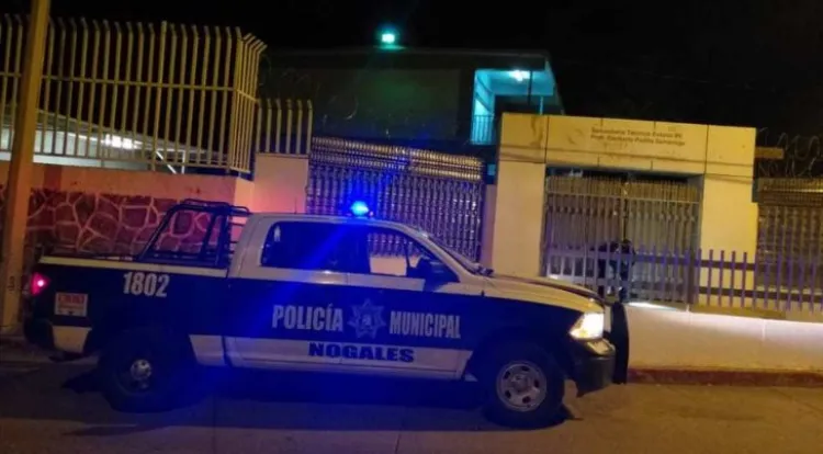 Roban láminas del techo de escuela primaria
