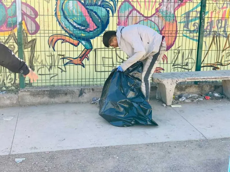 Limpian autoridades parque en la Colosio