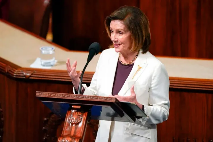 Abandona Nancy Pelosi liderazgo de los demócratas en la Cámara de Representantes de EU