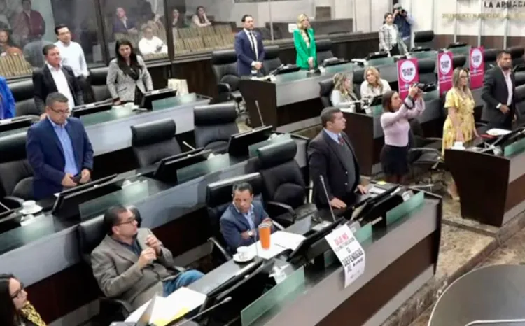 Congreso aprueba remoción de contralor del ISAF