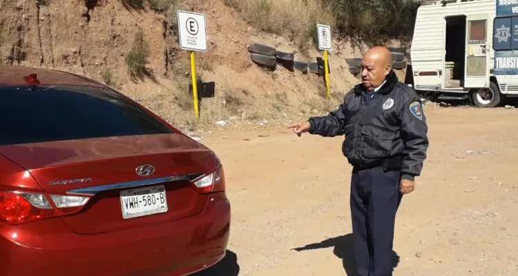 Contar con revisado vehicular es requisito de ley