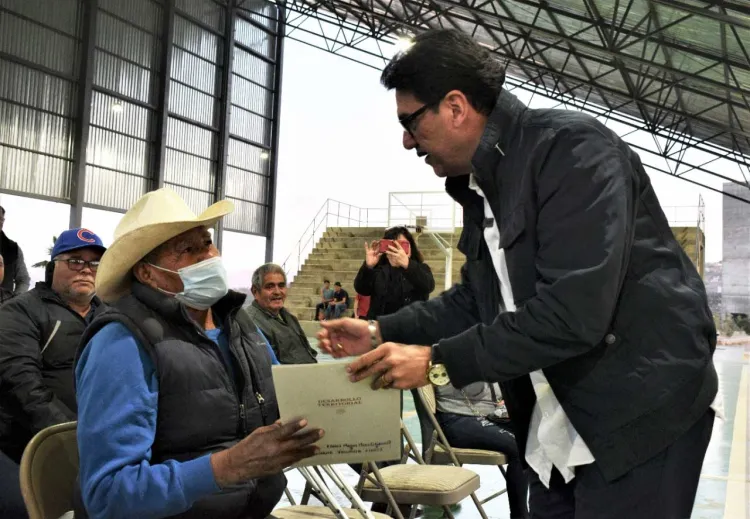 Recibe al fin Ernesto “El Indio” Yocupicio escrituras de su casa