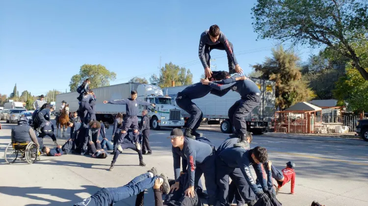 Realizan desfile conmemorativo en El Cíbuta