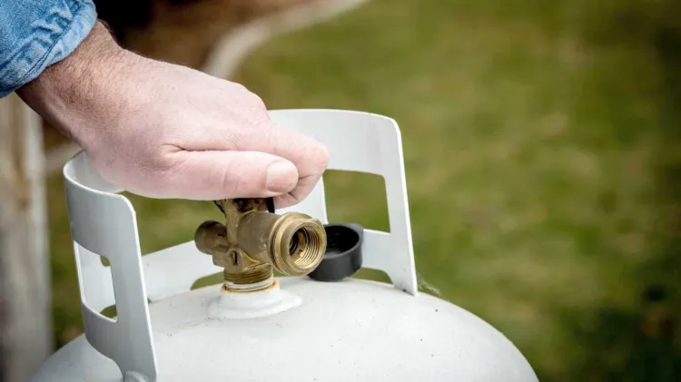 Piden bomberos precaución con ‘tambitos’ de gas en este invierno