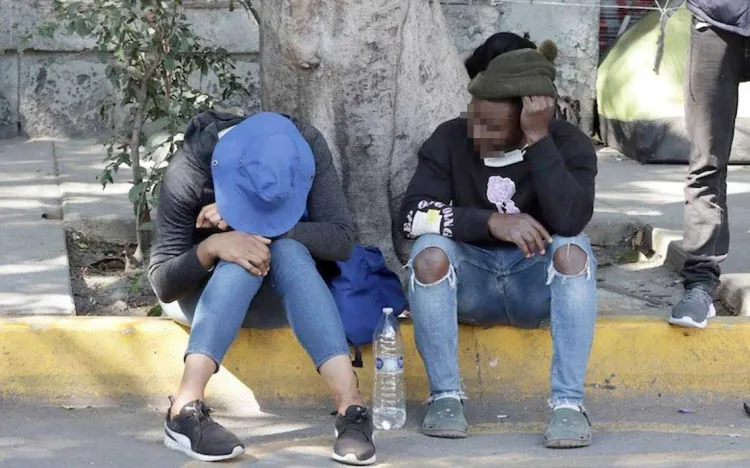 Ofrecen migrantes trabajos en calles de la ciudad