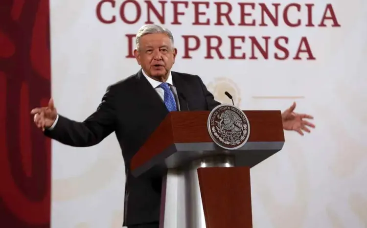 Marcha es para celebrar, no es por colores: AMLO