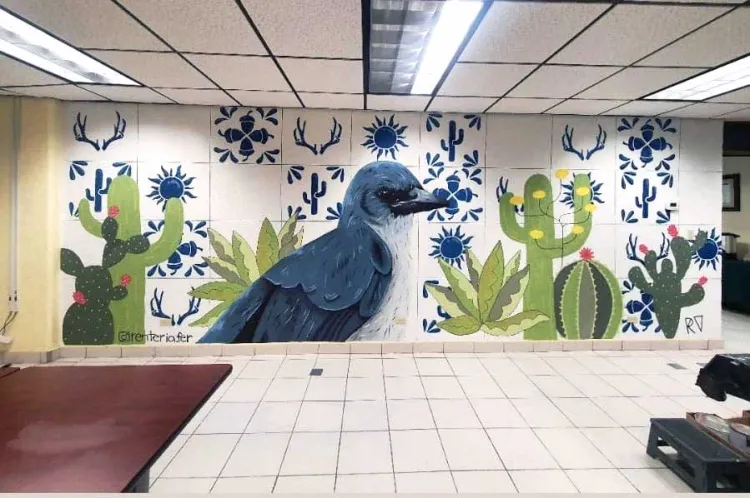 Resalta talavera sonorense en mural de Fernanda en UTN