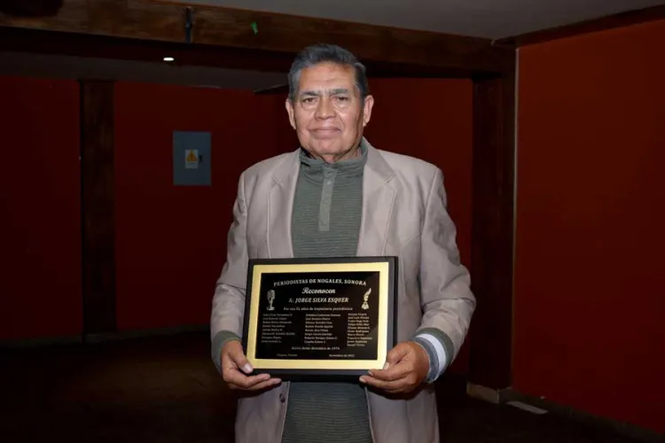 Reconocen a Jorge Silva Esquer por 52 años de trayectoria